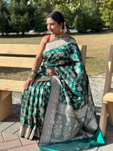 Load image into Gallery viewer, Dark Green color pure Banaras silk saree
