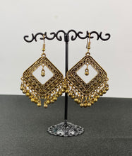 Load image into Gallery viewer, Oxidized Metallic diamond shape Earrings Item 009
