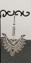 Load image into Gallery viewer, Oxidized Earrings Item 008
