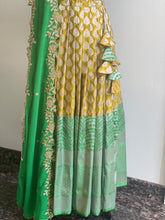Load image into Gallery viewer, Green Banaras Half saree Set
